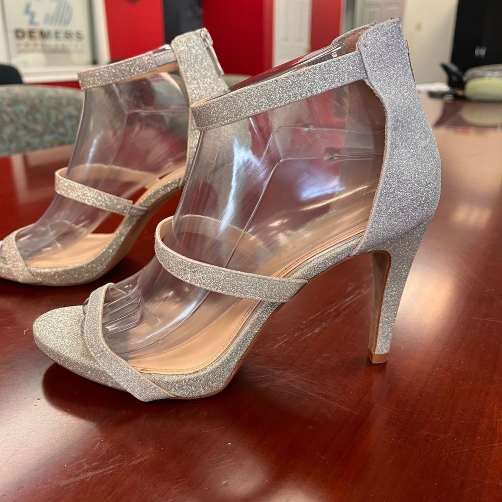 Kelly & Katie Courtney Silver Sparkle Wedding Sandals sz 8 EUC